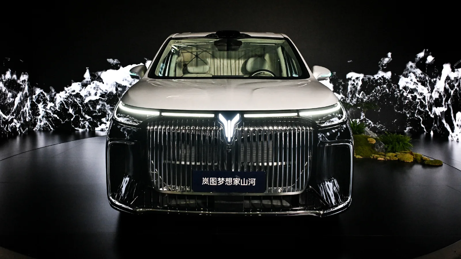 إطلاق سيارة Voyah Dream MPV بطول 5.3 متر ومدى كهربائي 350 كيلومترًا