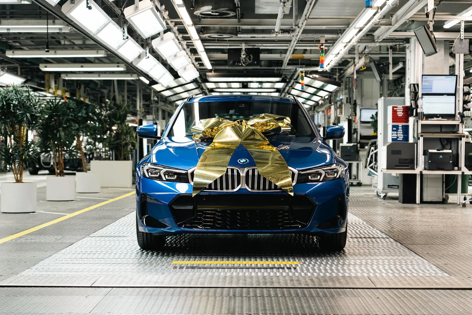 مجموعة BMW تتجاوز حاجز الثلاثة ملايين سيارة مكهربة