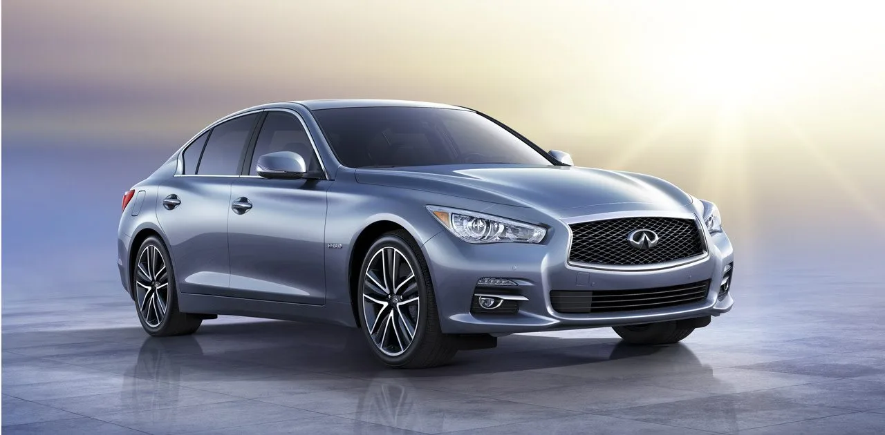 Q50S الجديدة من إنفينيتي تأتي بدفع خلفي وناقل يدوي