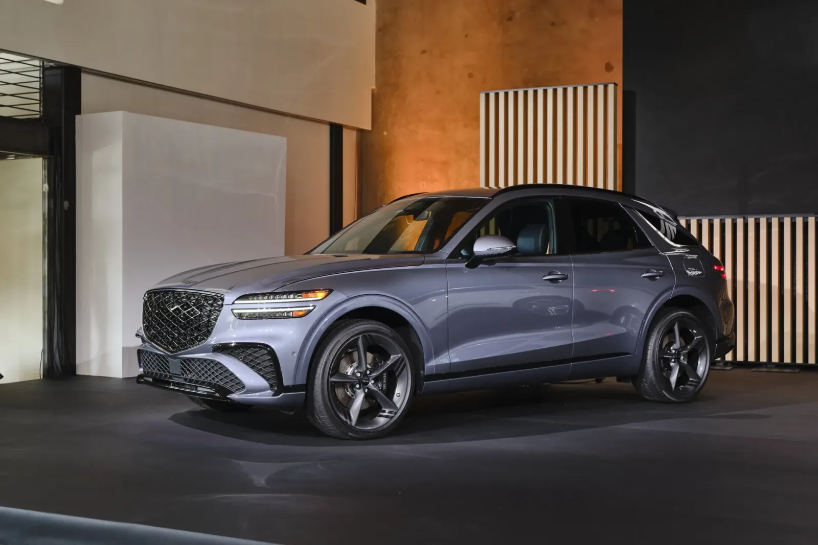 هيونداي توقف إنتاج سيارة Genesis Electrified GV70