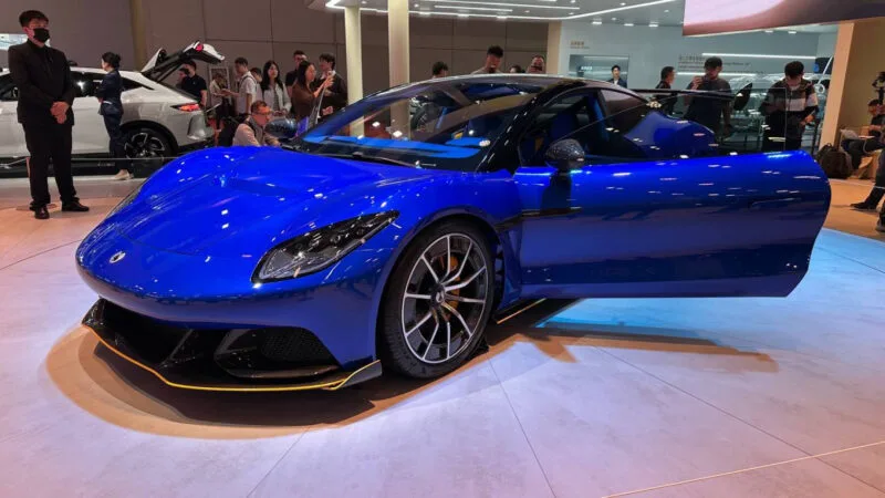BYD تكشف عن النسخة المكشوفة من دينزا Z9 لتنافس بقوة في سوق السيارات الرياضية الكهربائية