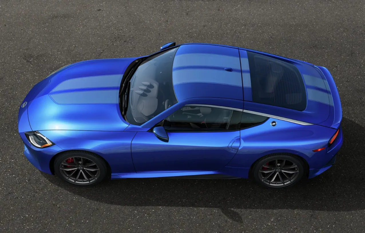 نيسان Z 2025 تكتسب لمسة GT-R الشهيرة بلون Bayside Blue الأسطوري