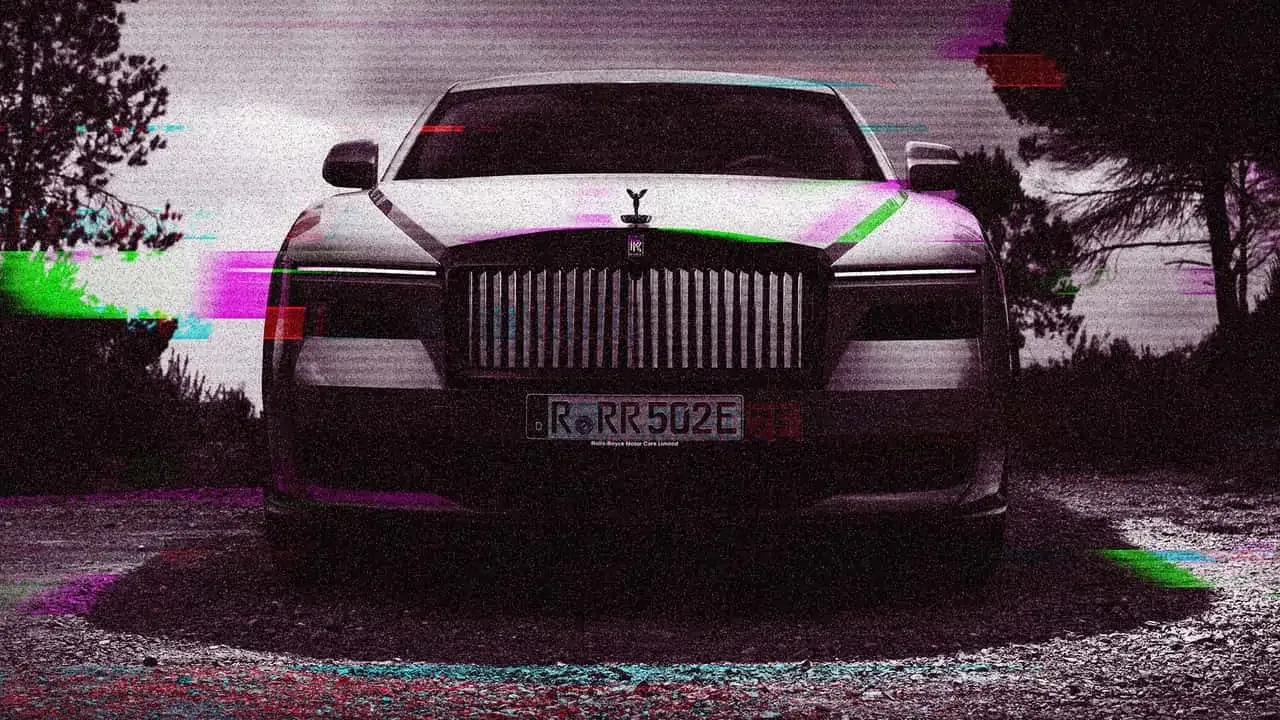 رولز رويس ترسم ملامح الفخامة المستقبلية مع Spectre Black Badge