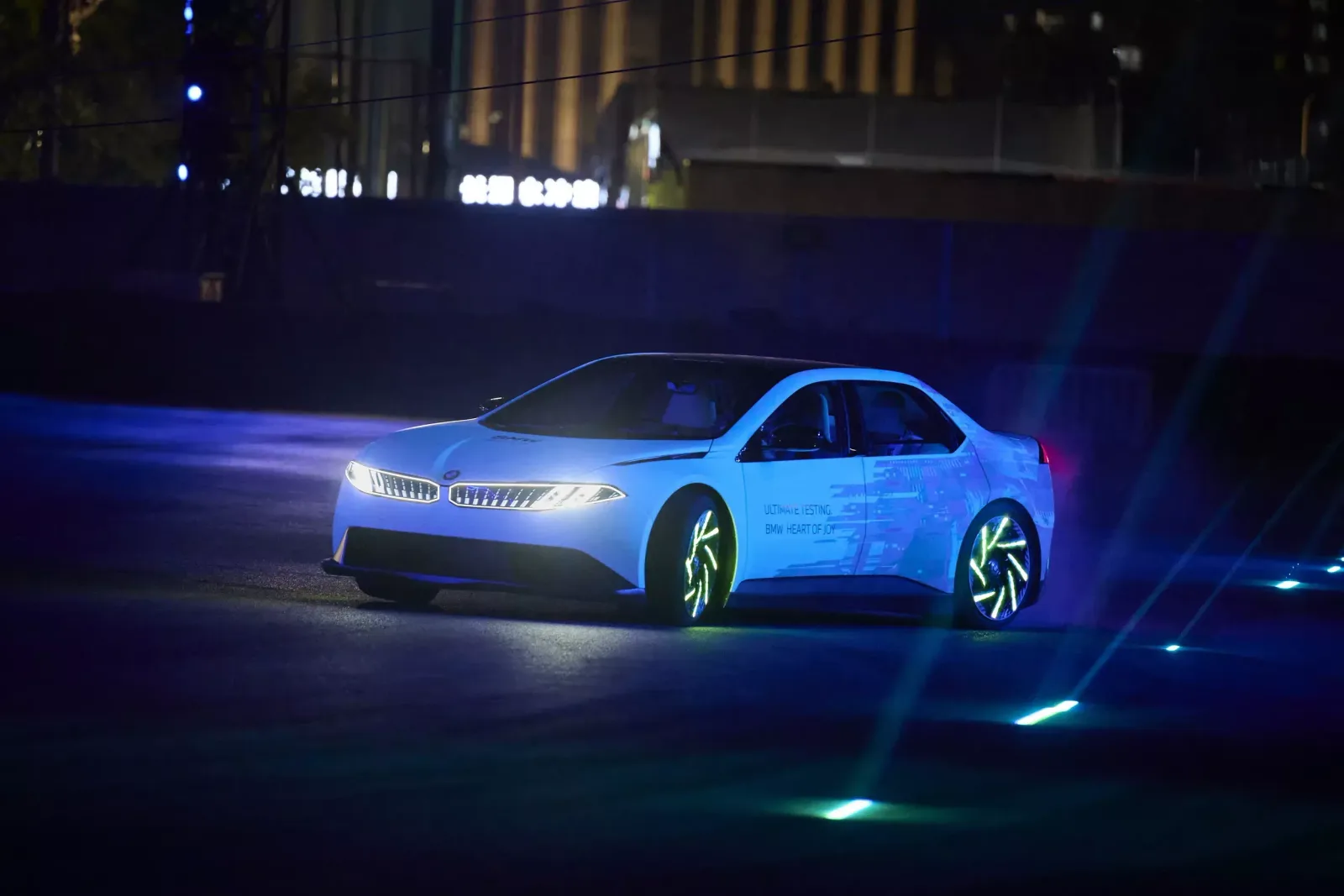 تفاصيل جديدة تكشف شعاراً سرياً في النسخة الكهربائية من BMW M3