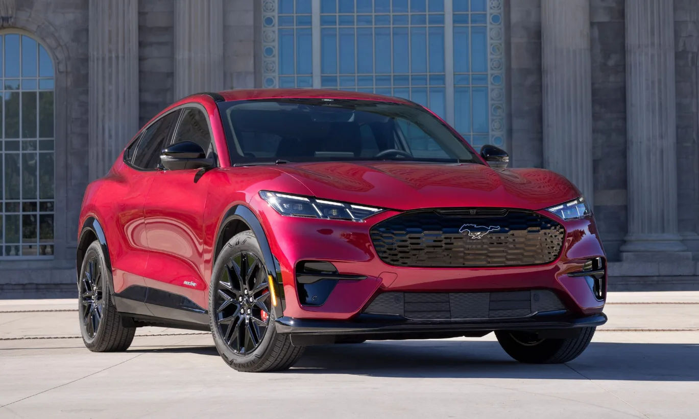 فورد تسحب سيارة Mustang Mach-E مؤقتًا من الأسواق لخلل فني
