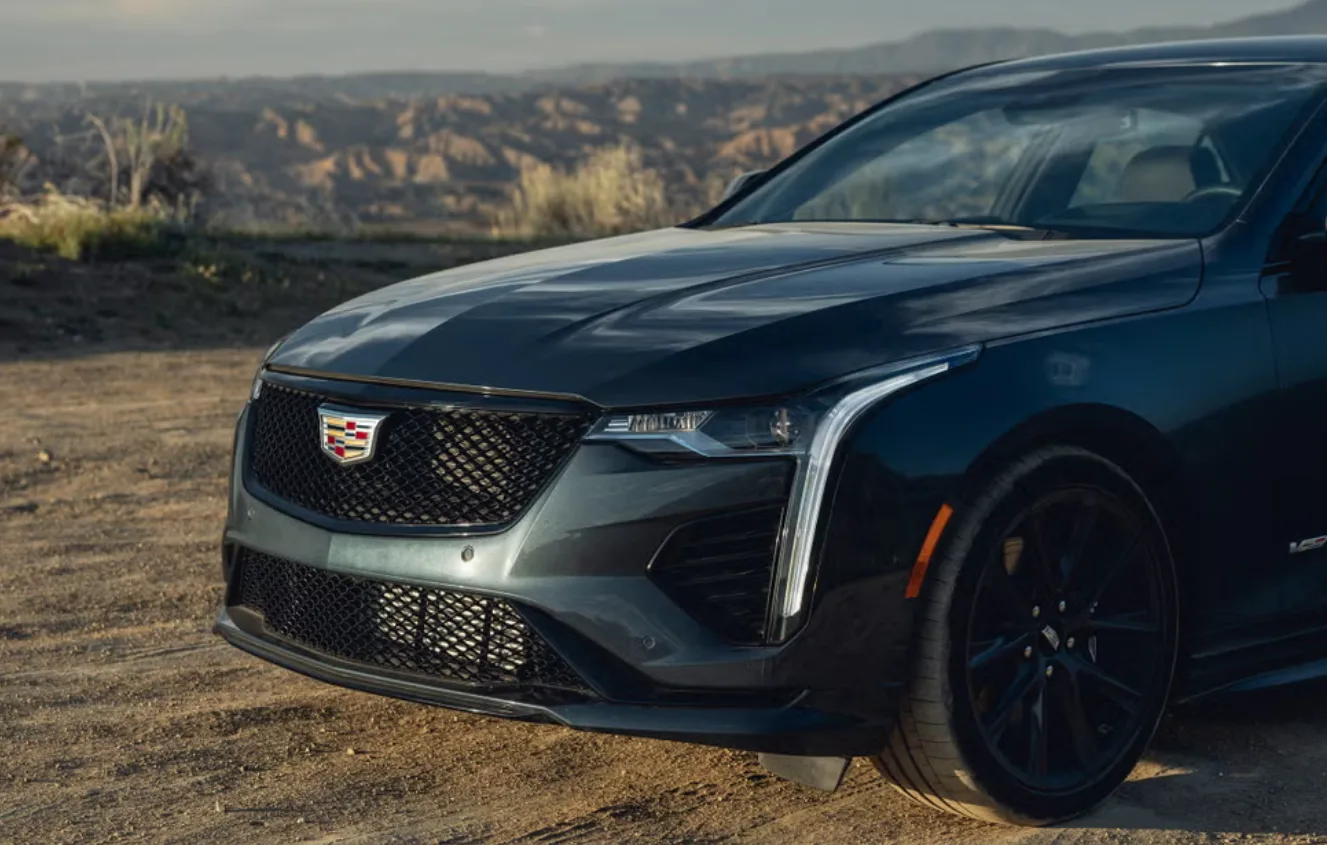 كاديلاك CT4-V موديل 2025: أداء أنيق وتصميم رياضي مع بعض التحفظات