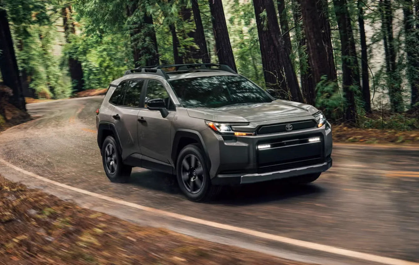 تويوتا RAV4 هايبرد 2026: تصميم جديد وقوة هجينة قياسية لأول مرة