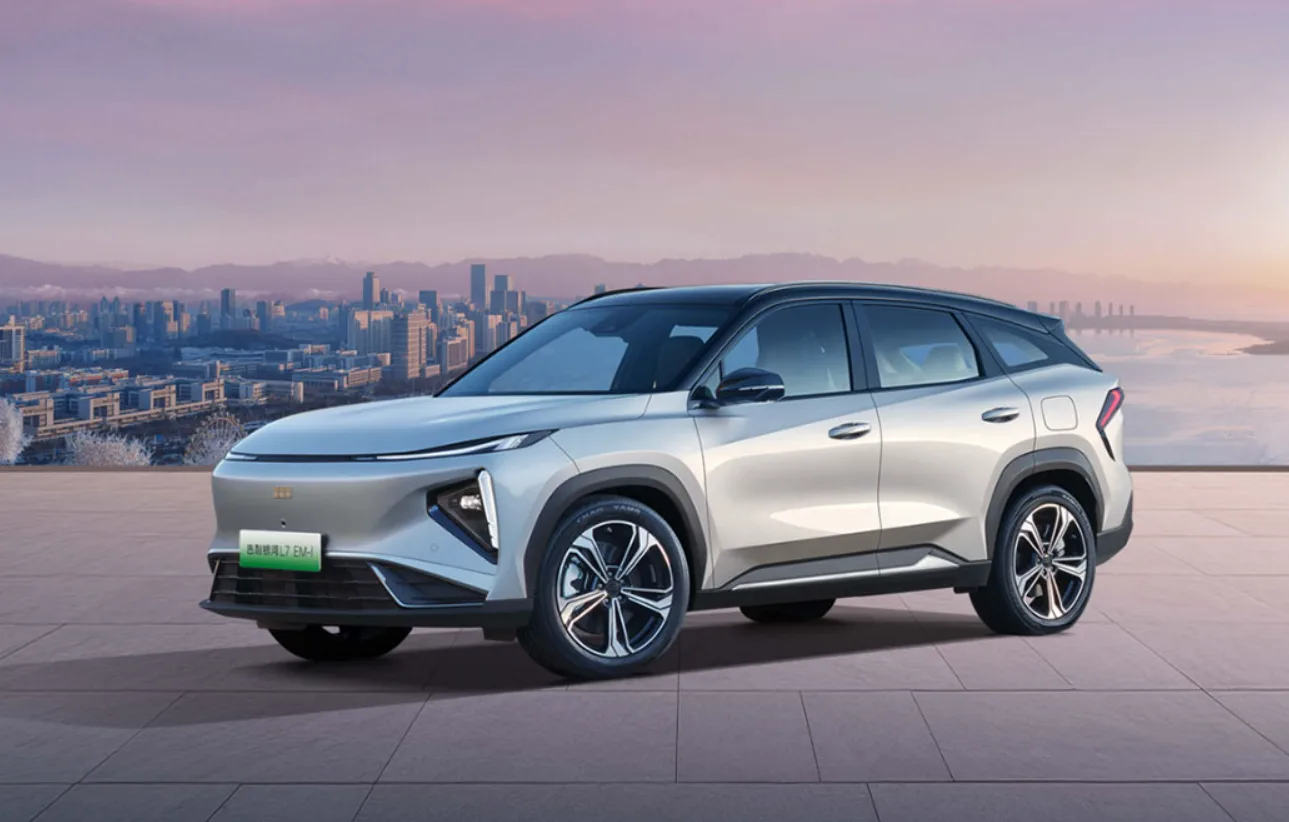 جيلي تدخل السوق البولندية بنموذجين من سيارات الدفع الرباعي: EX5 الكهربائية وC-SUV الهجين