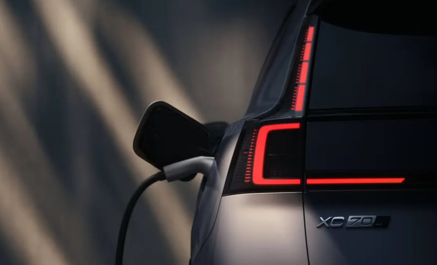 الكشف الرسمي عن فولفو XC70 PHEV لعام 2026 بمدى كهربائي ثوري يتجاوز 200 كم