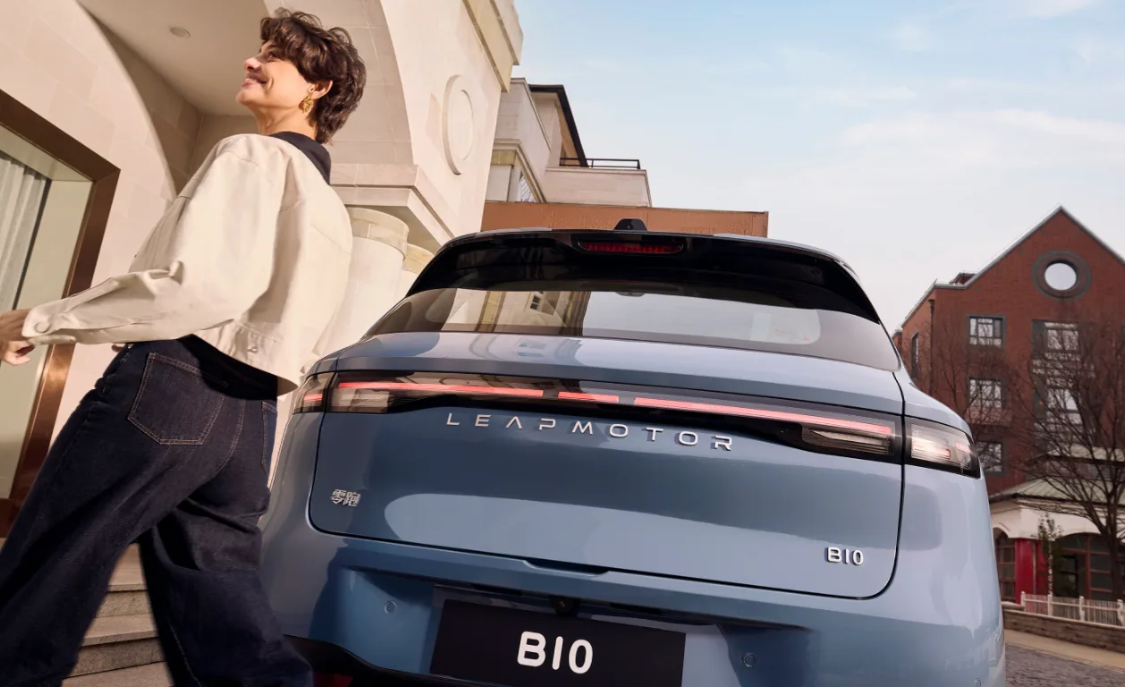 إطلاق سيارة ليب موتور B10 في الصين بسع منافس لـ BYD Atto 3