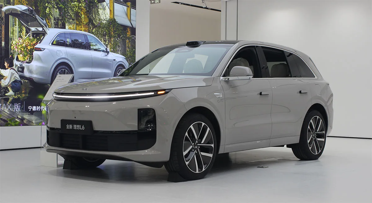لي أوتو تحقق إيرادات قياسية لعام 2024 وتستعد لإطلاق أول SUV كهربائية بالكامل