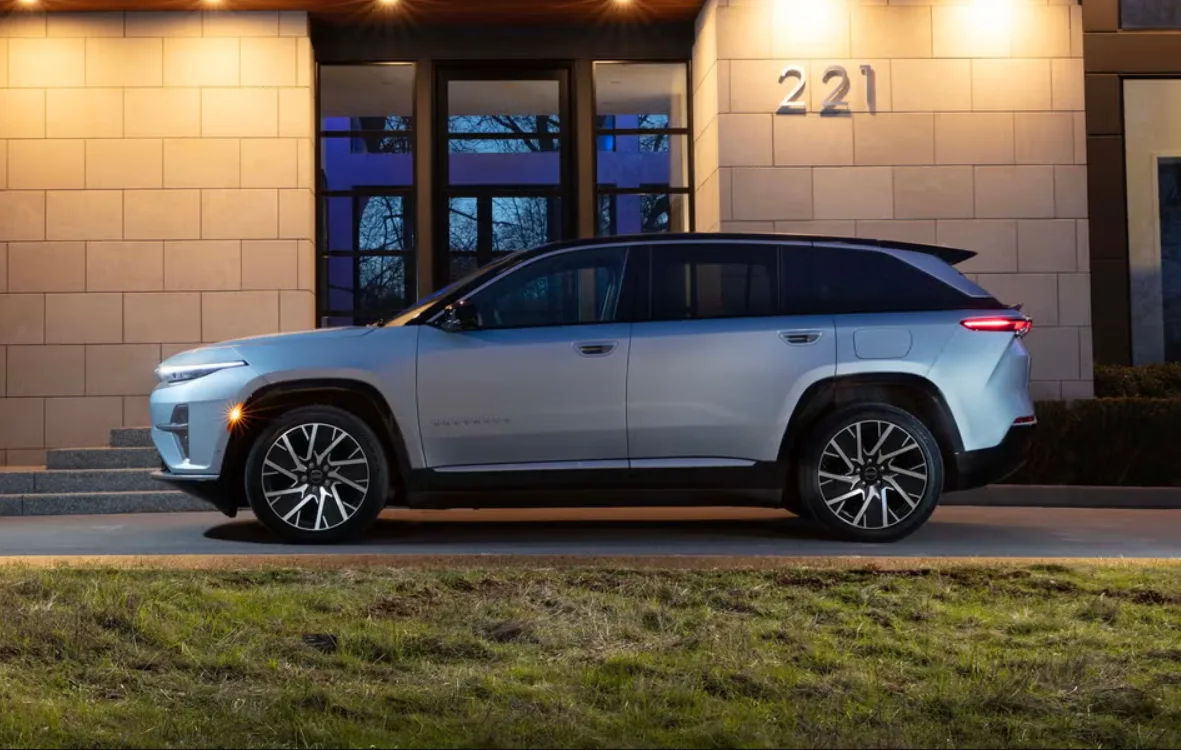 جيب تطلق نسخة جديدة من Wagoneer S 2025 بسعر أقل