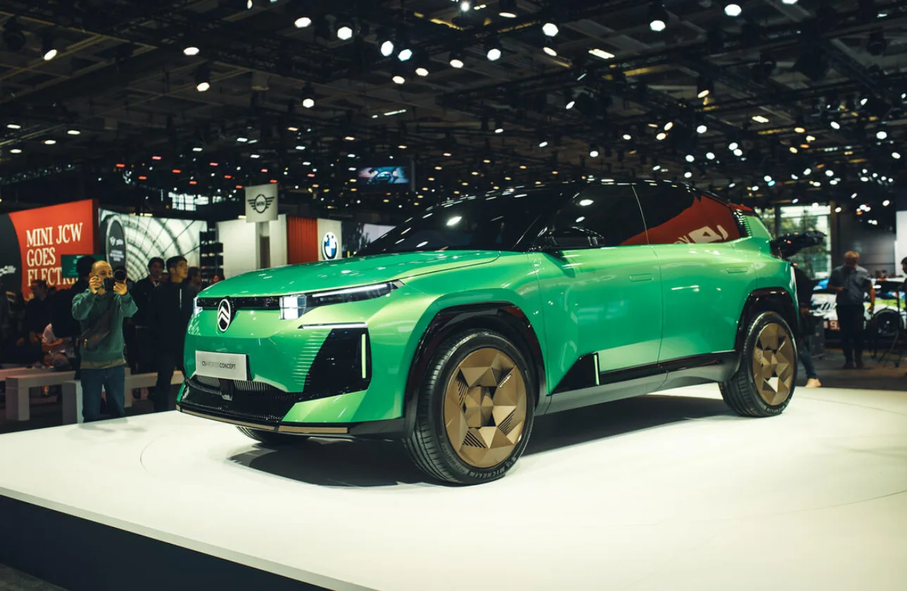 سيتروين تكشف عن سيارتها التجريبية C5 Aircross بتصميم جريء وتقنيات كهربائية مبتكرة