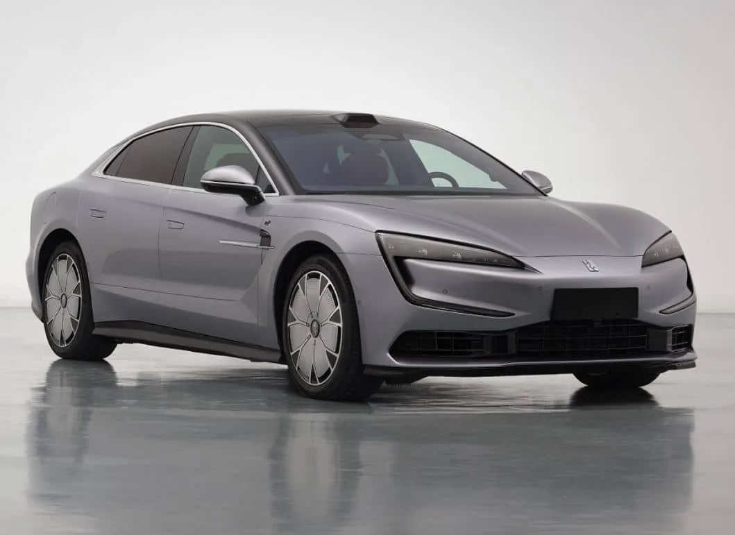 إطلاق سيارة بي واي دي Yangwang U7 PHEV بمحرك 2.0T وأربعة محركات كهربائية