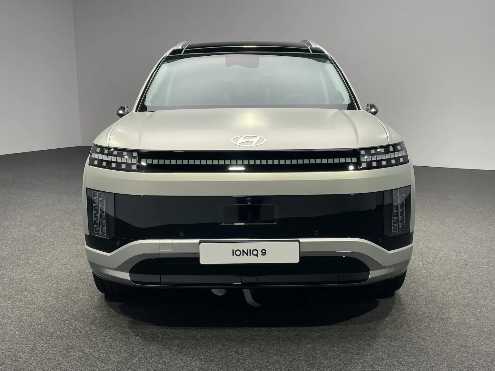هيونداي تزيح الستار عن سيارتها الكهربائية الجديدة “Ioniq 9”