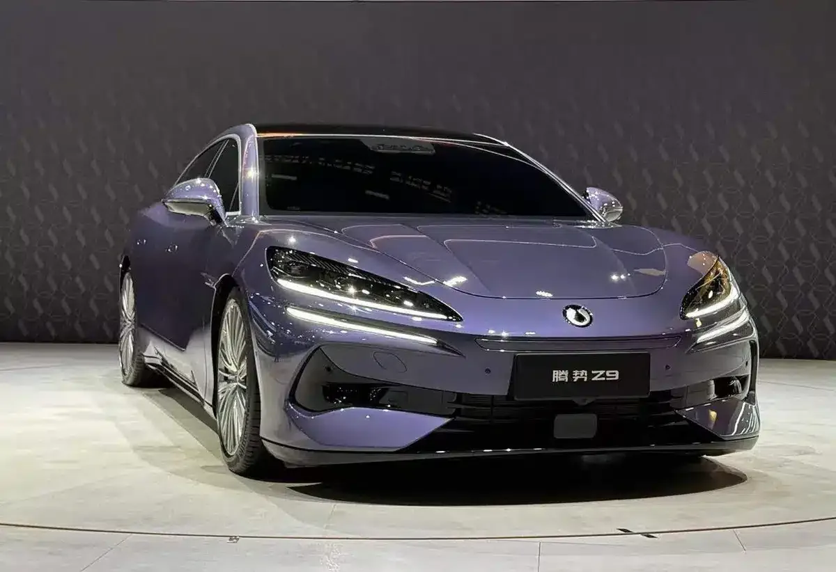الإعلان عن التصميم الداخلي لسيارة BYD Denza Z9 سيدان