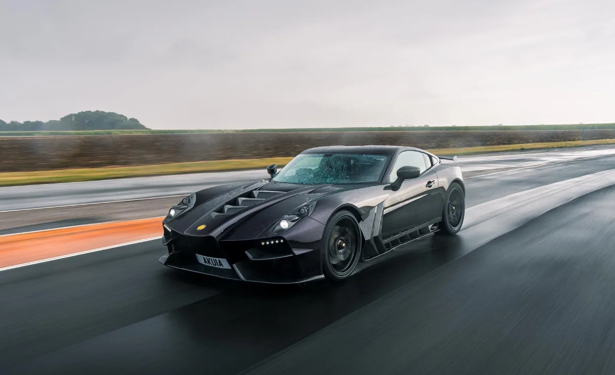 جينيتا تكشف عن سيارة “أكولا” الخارقة بمحرك V8 يدوي