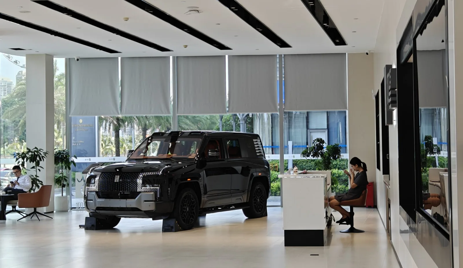بي واي دي Yangwang U8 سيارة SUV فاخرة تطفو وتدور بمحرك مزدوج