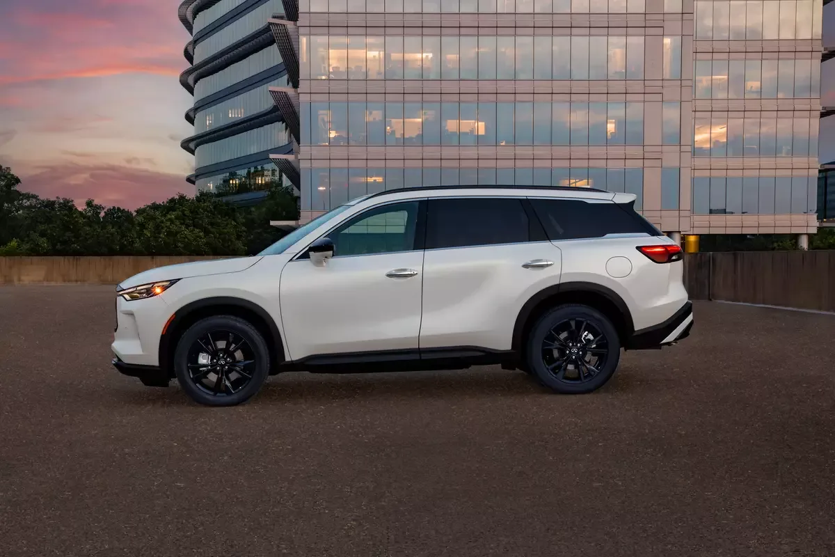 إنفينيتي QX60 موديل 2025 تحصل على محرك جديد وطابع عصري فريد