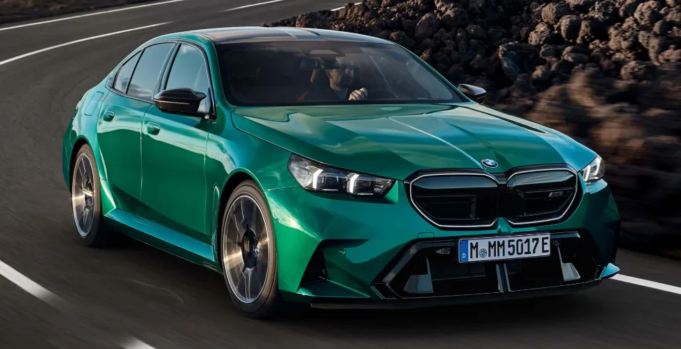 شركة  BMW تكشف عن سيارتها الأسطورية الجديدة  BMW M5