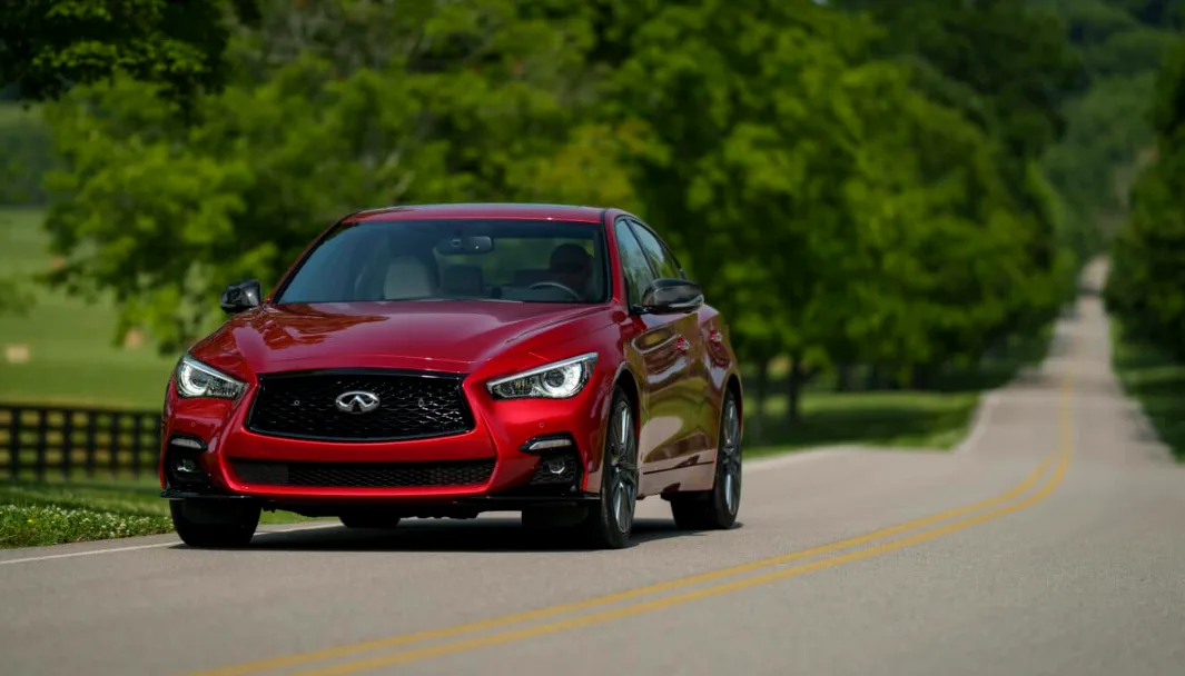 إنفينيتي Q50 سيدان الرياضية الفاخرة 2024