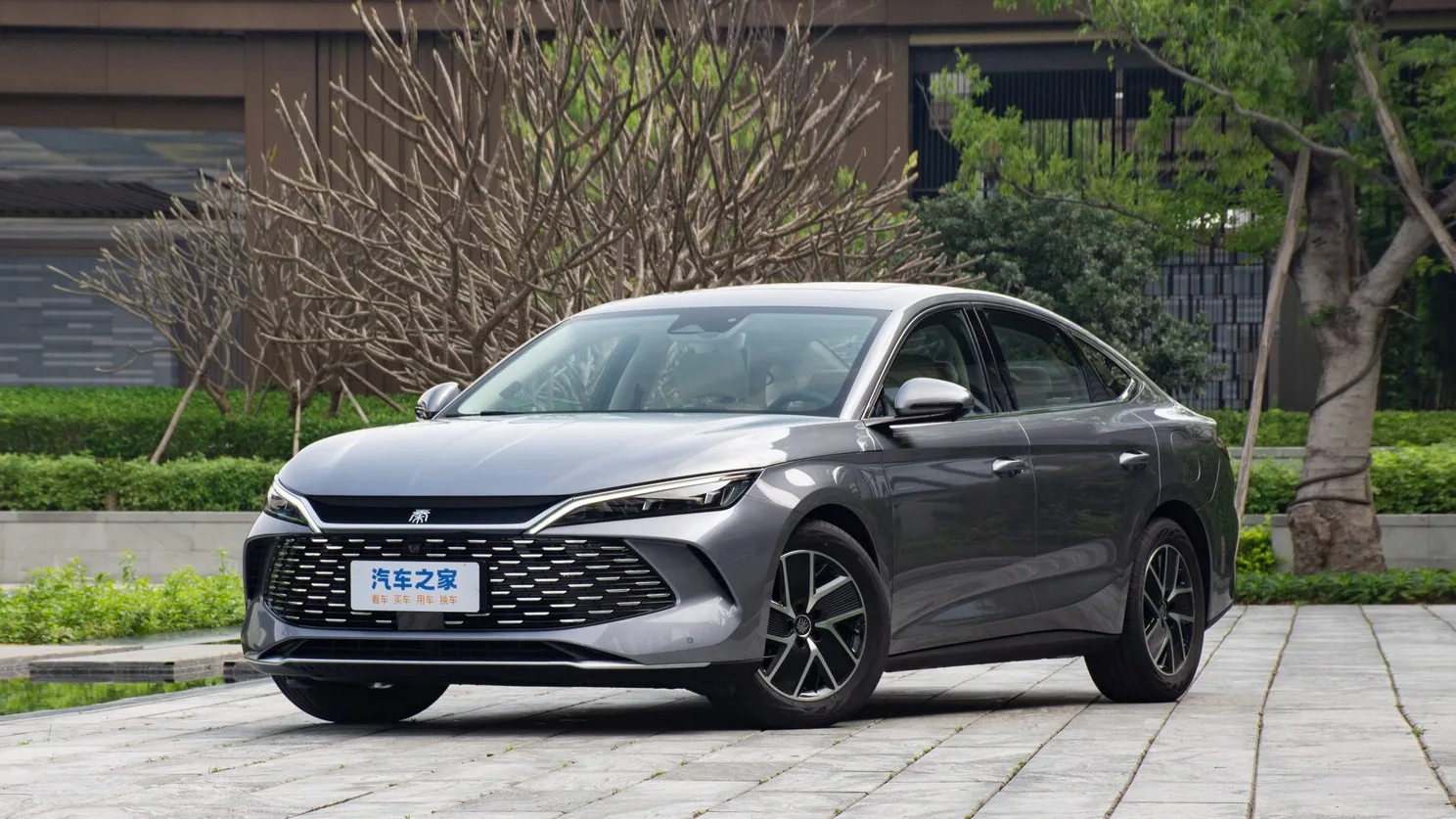 إطلاق BYD Qin L في الصين، PHEV بمدى 2100 كيلومتر