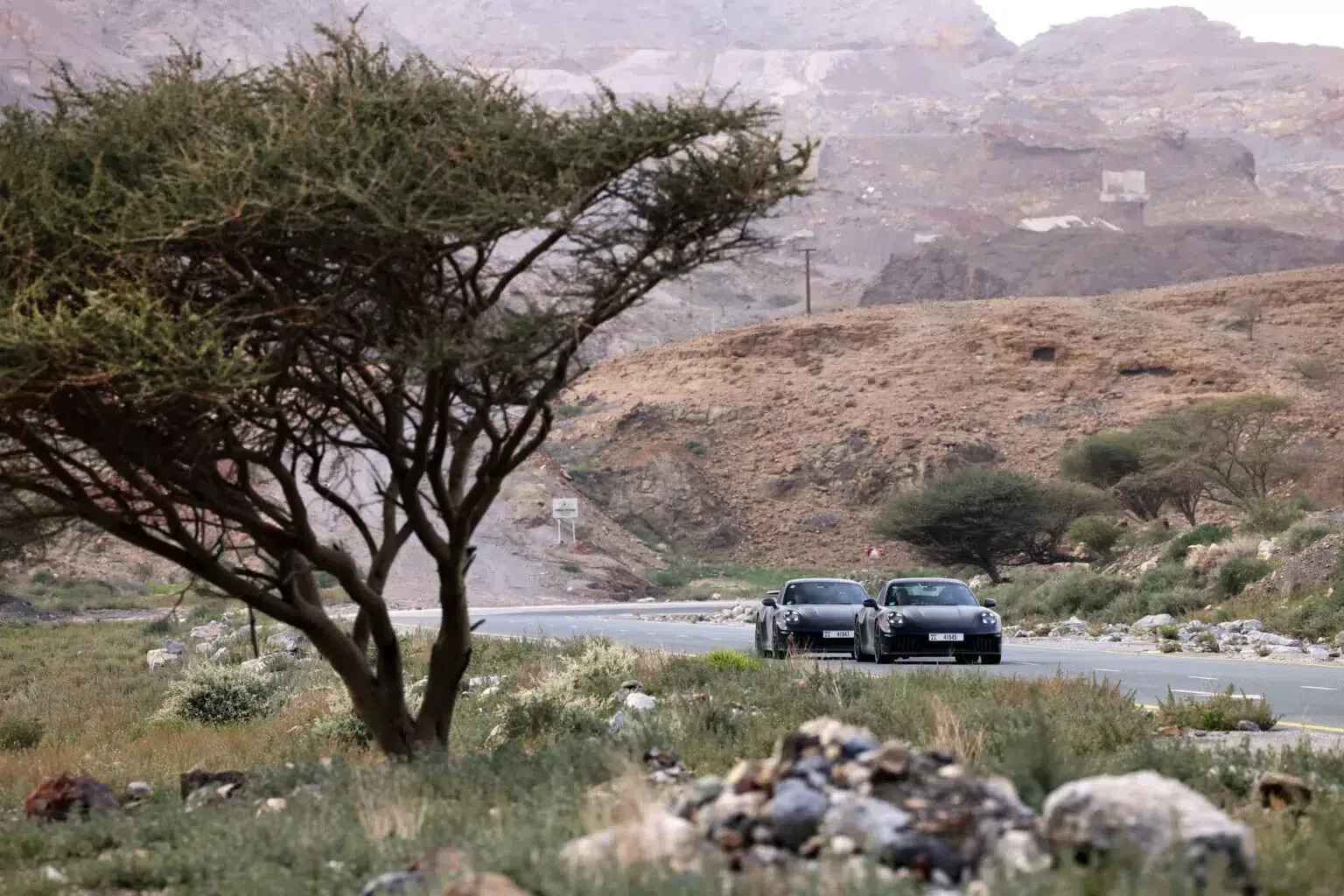 بورش 911 كاريرا 2025 تظهر في صور تجسسية بدون تمويه تقريبًا