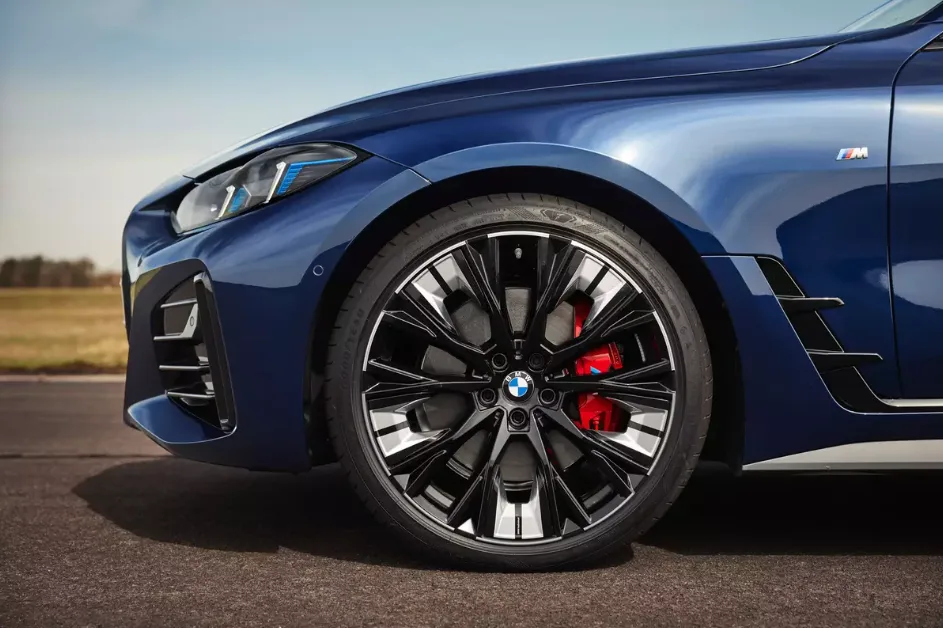 سيارة بي إم دبليو M440i جران كوبيه 2025 تشهد زيادة في الأداء بفضل تقنية هجينة متقدمة بشكل معتدل