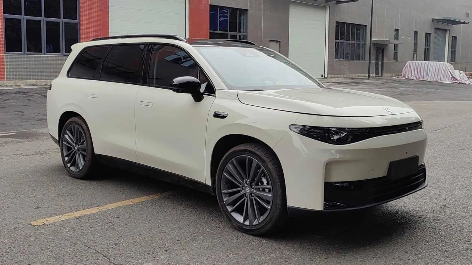 الكشف عن سيارة ليب موتور C16 الـ SUV الجديدة