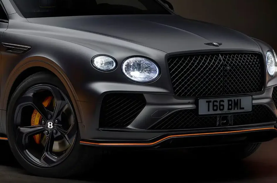 سيارة Bentley بالشعار الأسود لأول مرة منذ قرون