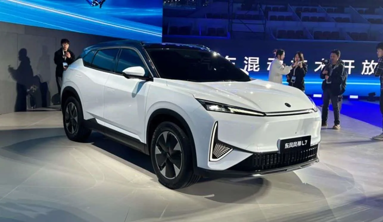 ظهور سيارة Dongfeng Aeolus L7 الهجينة ذات الدفع الرباعي لأول مرة في الصين