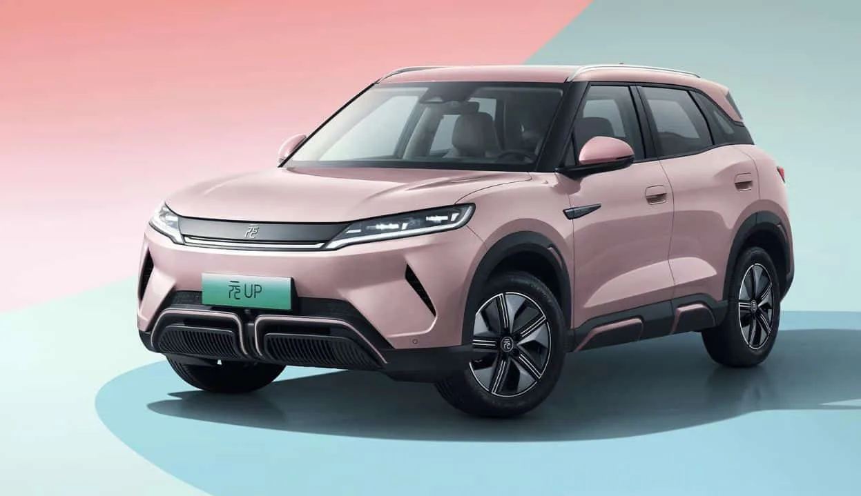 بعد ثلاثة أيام من إطلاقها، تلقت شركة BYD للسيارات أكثر من 20 ألف طلب شراء لسيارتها Yuan UP