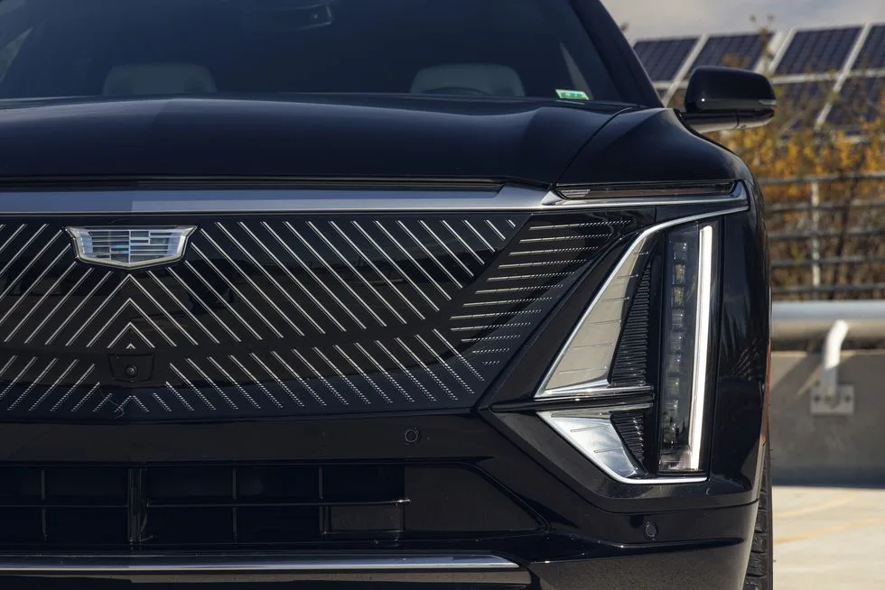 كاديلاك LYRIQ SUV الكهربائية بالكامل