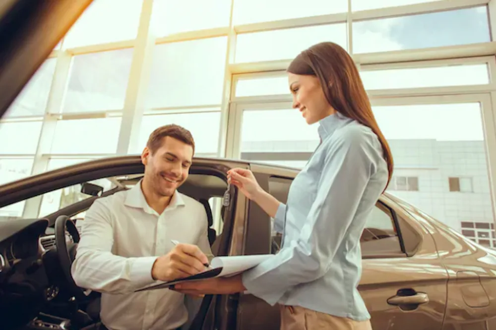 الأسئلة التي يجب طرحها على بائع سيارات عند اتخاذ قرار الشراء