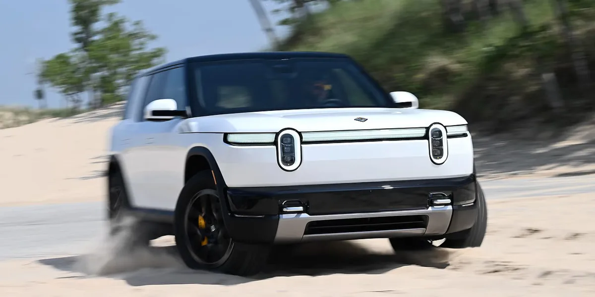 سيارة ريفيان R2 موديل 2027