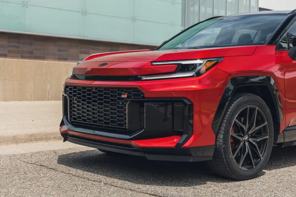 تويوتا RAV4 GR Sport 2026 بقوة 324 حصان