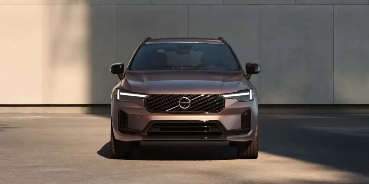 فولفو تكشف عن XC60 وXC90 موديل 2028 بمدى كهربائي مذهل